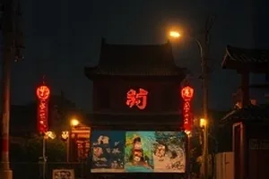 盐与火盐场结晶池与工人剪影